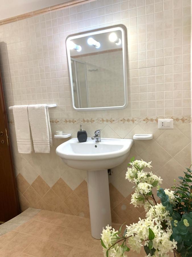 Frontemare House & Rooms Castellammare del Golfo Kültér fotó